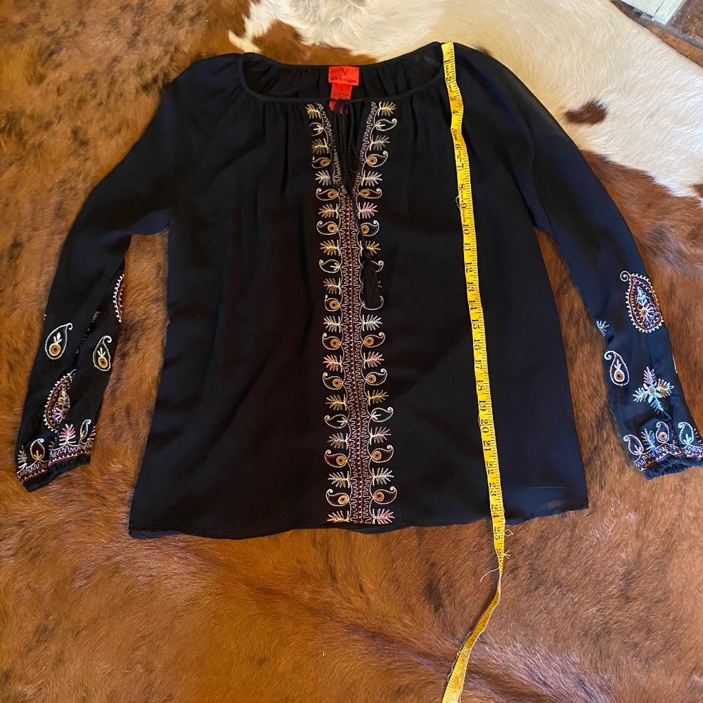 Beautiful Top w/Embroidery